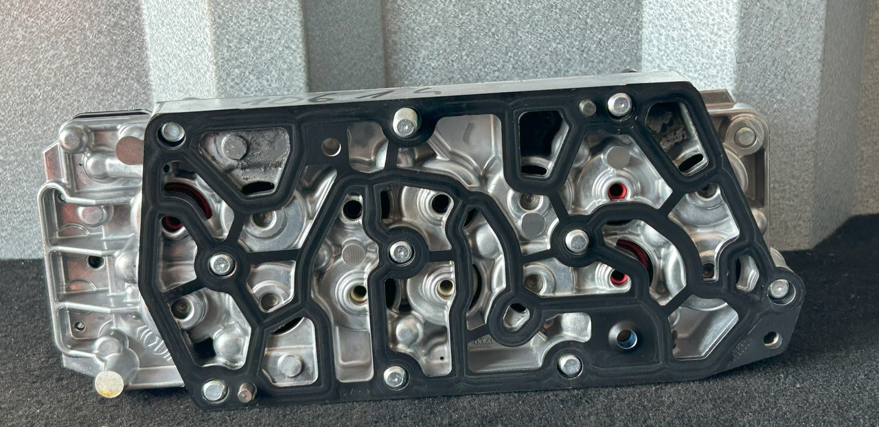 ZF DAF XF 106 530 TRAXON ZF VALVE BLOCK - وحدة تحكم الكتروني - شاحنة: صورة 2 ZF DAF XF 106 530 TRAXON ZF VALVE BLOCK - وحدة تحكم الكتروني - شاحنة: صورة 2