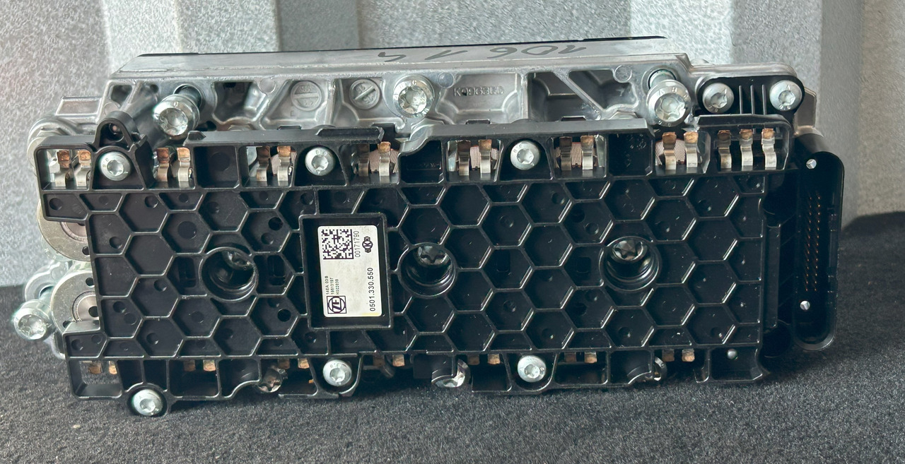 ZF DAF XF 106 530 TRAXON ZF VALVE BLOCK - وحدة تحكم الكتروني - شاحنة: صورة 3 ZF DAF XF 106 530 TRAXON ZF VALVE BLOCK - وحدة تحكم الكتروني - شاحنة: صورة 3