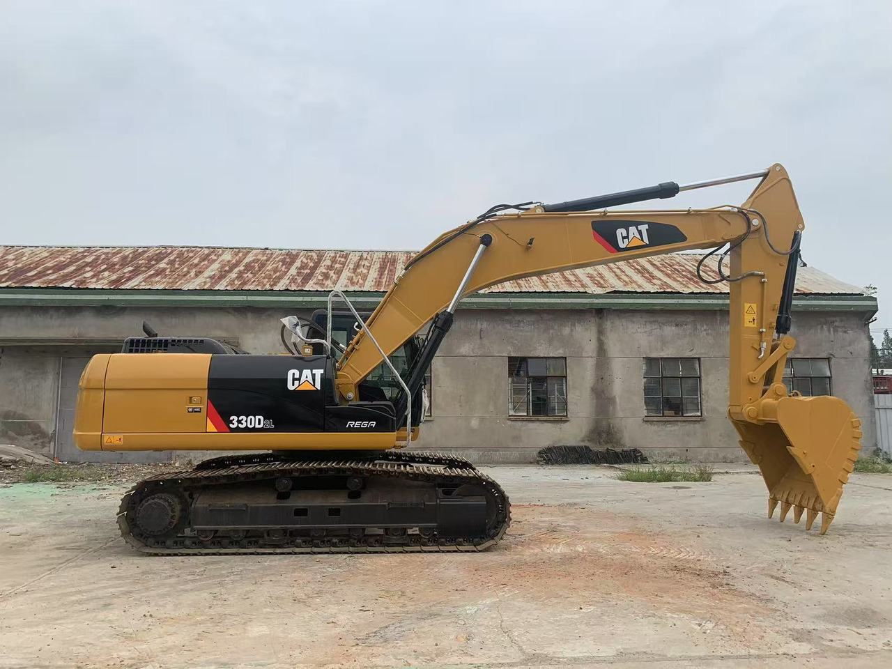 Caterpillar 330C, 330D Excavator 30 ton Japan Origin Mining Machine - حفار زحاف: صورة 1 Caterpillar 330C, 330D Excavator 30 ton Japan Origin Mining Machine - حفار زحاف: صورة 1