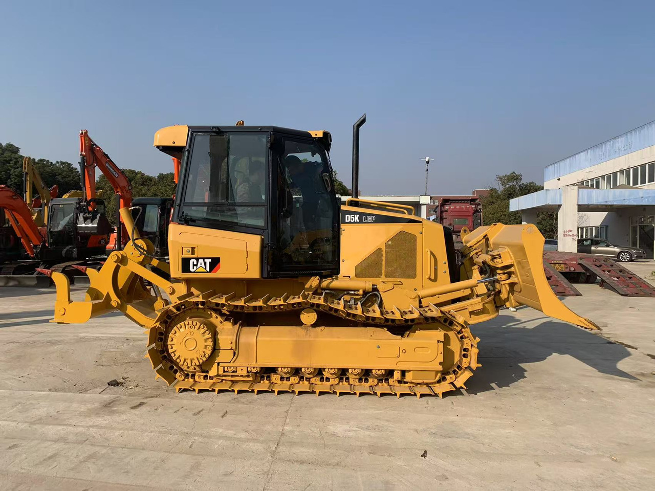 Caterpillar Bulldozer CAT D5G, D5K Good Price Japan Origin Tractor - جرافة: صورة 1 Caterpillar Bulldozer CAT D5G, D5K Good Price Japan Origin Tractor - جرافة: صورة 1