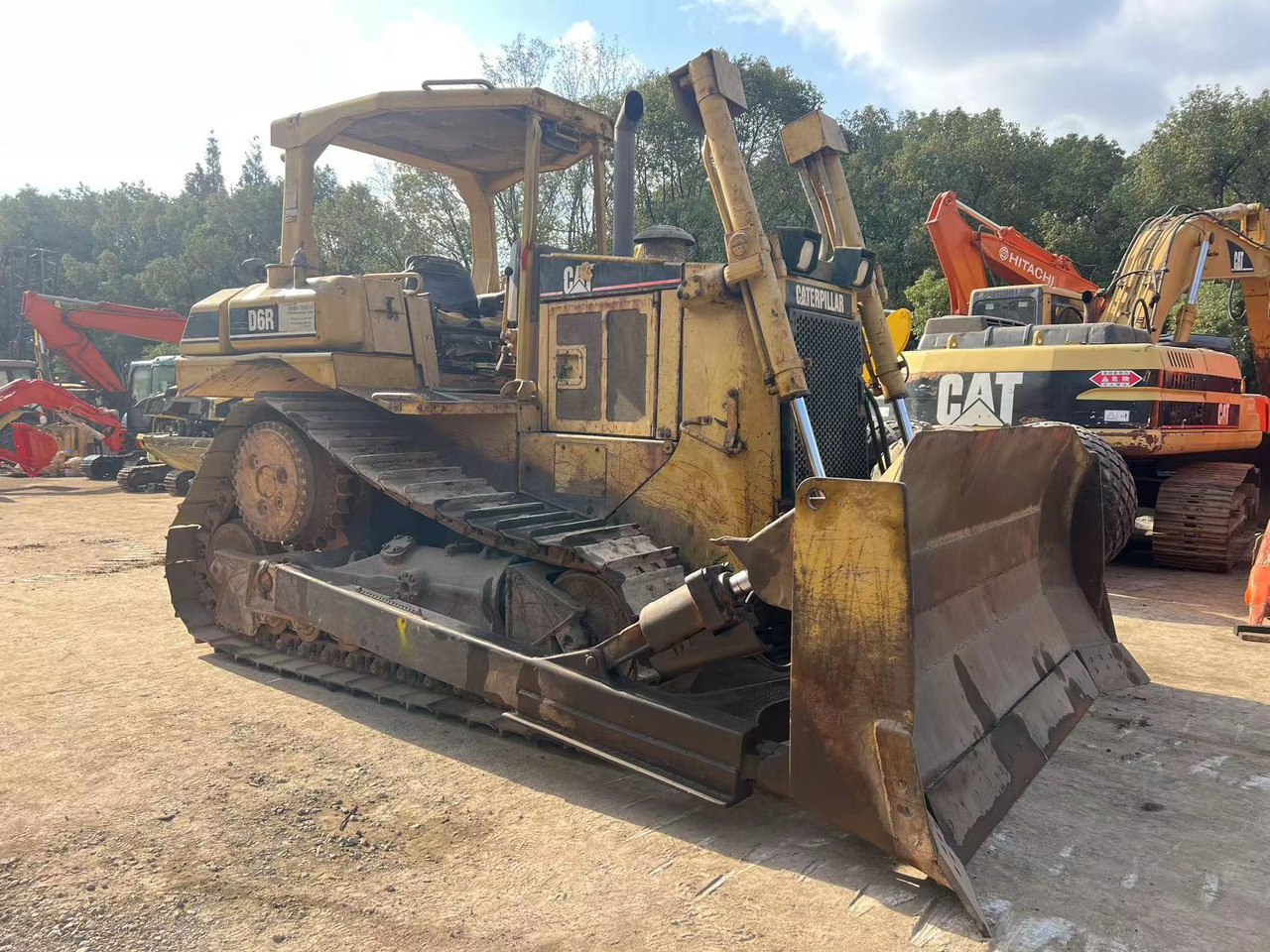 Caterpillar Original Condition CAT D6R bulldozer with Rippers - جرافة: صورة 1 Caterpillar Original Condition CAT D6R bulldozer with Rippers - جرافة: صورة 1