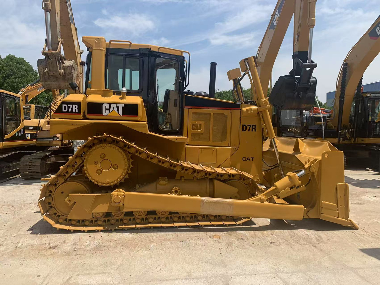 Caterpillar Tracked Tractor CAT D6R, D7R, D8R with Triangle Track - جرافة: صورة 1 Caterpillar Tracked Tractor CAT D6R, D7R, D8R with Triangle Track - جرافة: صورة 1