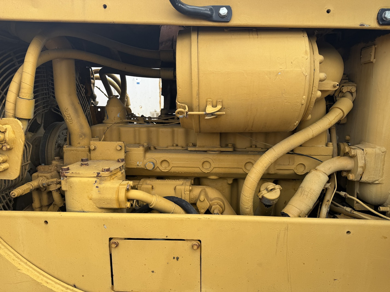 Caterpillar Used Bulldozer CAT D6D Good Price Tracked Tractor - جرافة: صورة 5 Caterpillar Used Bulldozer CAT D6D Good Price Tracked Tractor - جرافة: صورة 5