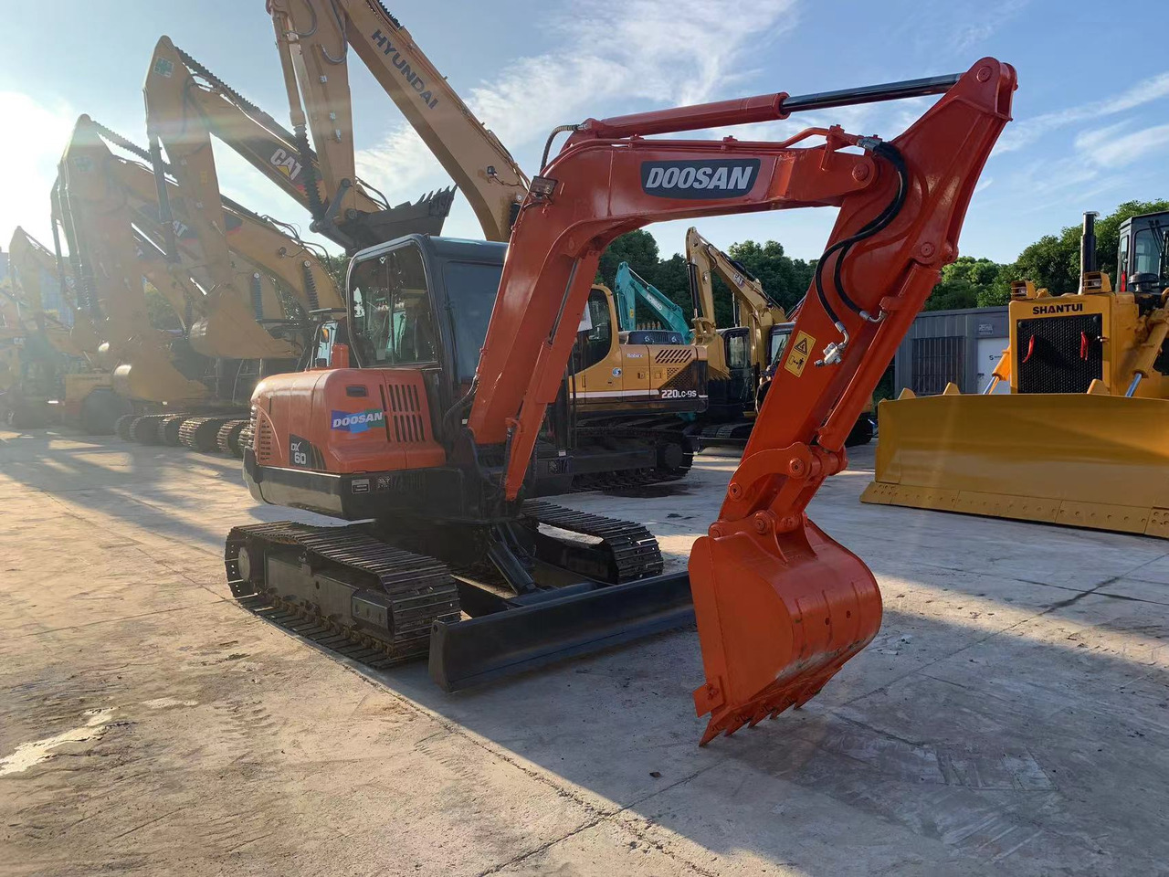 Doosan Doosan Excavator DX60 Yanmar Engine, 37.9 kW (51 HP) Engine, 0.21 m³ Bucket Capacity, 5,700 kg Operating Weight & Dimensions - حفارة مُصَّغرة: صورة 5 Doosan Doosan Excavator DX60 Yanmar Engine, 37.9 kW (51 HP) Engine, 0.21 m³ Bucket Capacity, 5,700 kg Operating Weight & Dimensions - حفارة مُصَّغرة: صورة 5