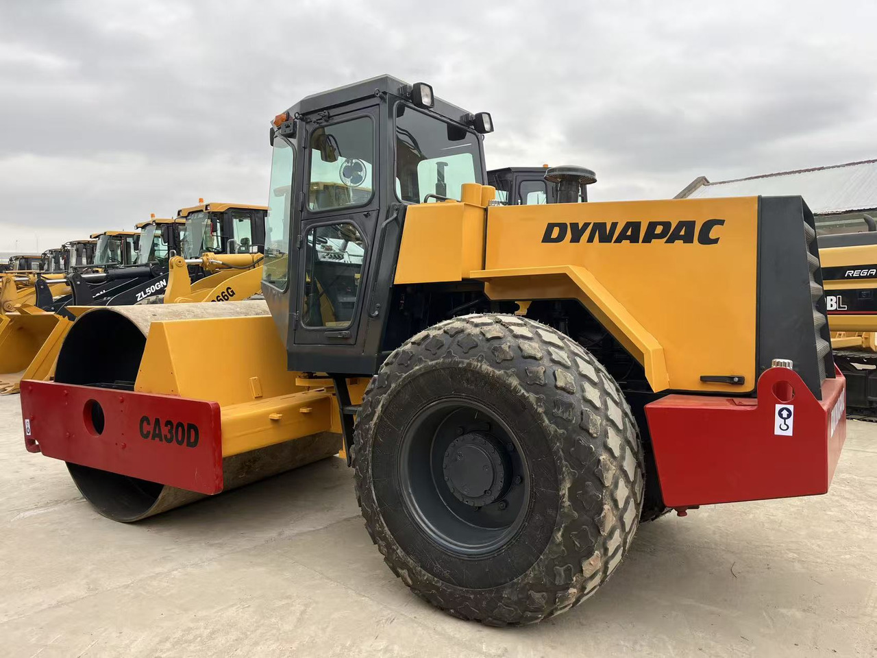 Dynapac Vibratory Road roller CA30D, CA25D Good Price on Sale - مدحلة اسفلت: صورة 1 Dynapac Vibratory Road roller CA30D, CA25D Good Price on Sale - مدحلة اسفلت: صورة 1