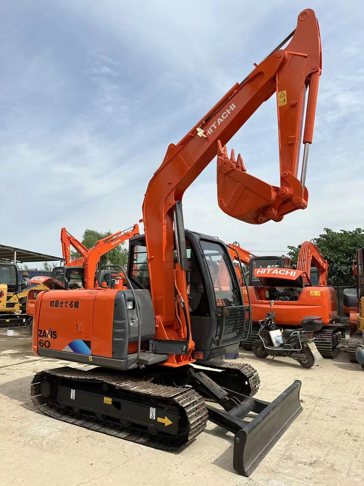 Hitachi ZX60 Mini Excavator Cheap Machine - حفار زحاف: صورة 1 Hitachi ZX60 Mini Excavator Cheap Machine - حفار زحاف: صورة 1