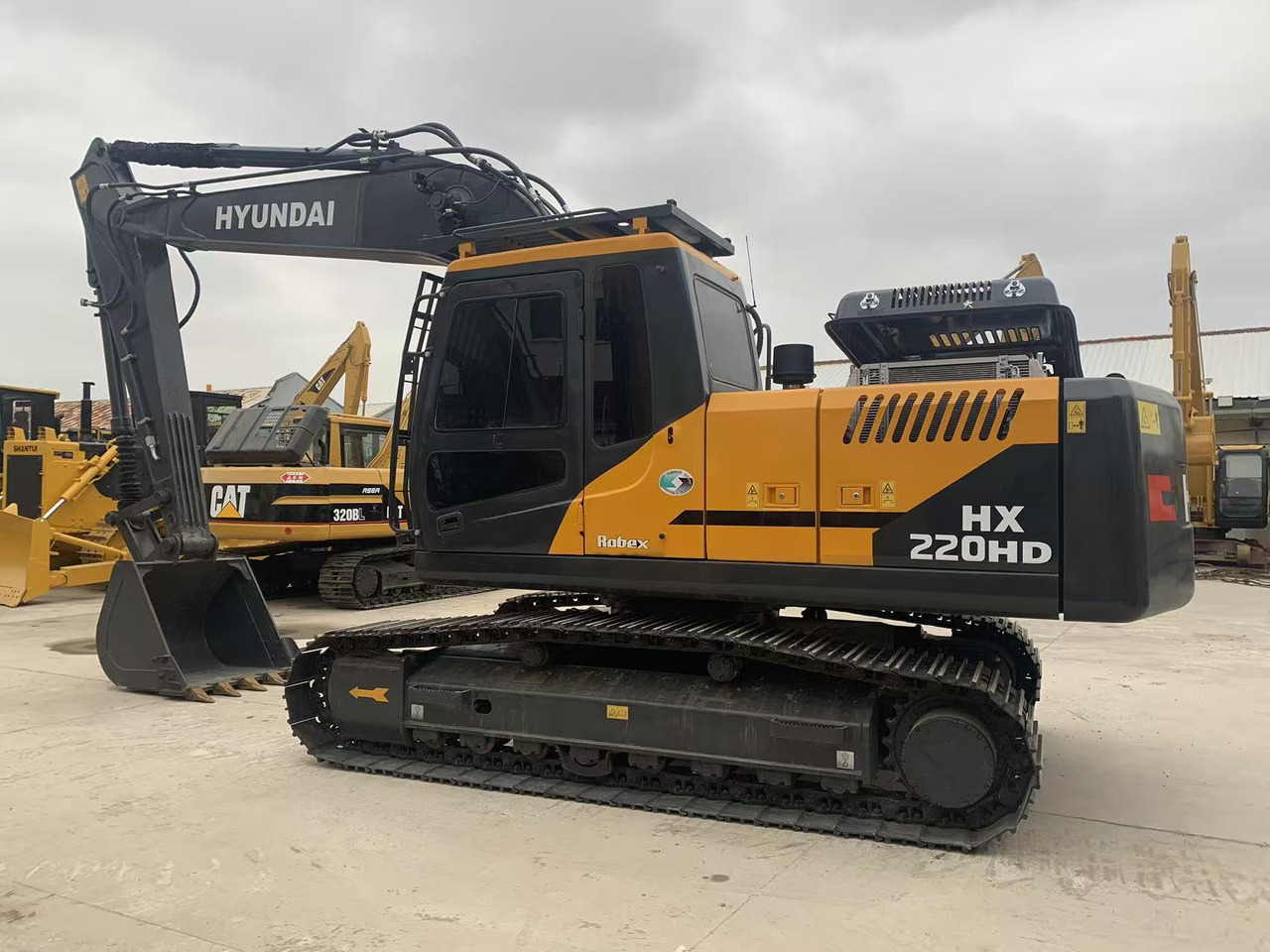 Hyundai HX220HD Good Price Secondhand 22 ton Excavator - حفار زحاف: صورة 1 Hyundai HX220HD Good Price Secondhand 22 ton Excavator - حفار زحاف: صورة 1