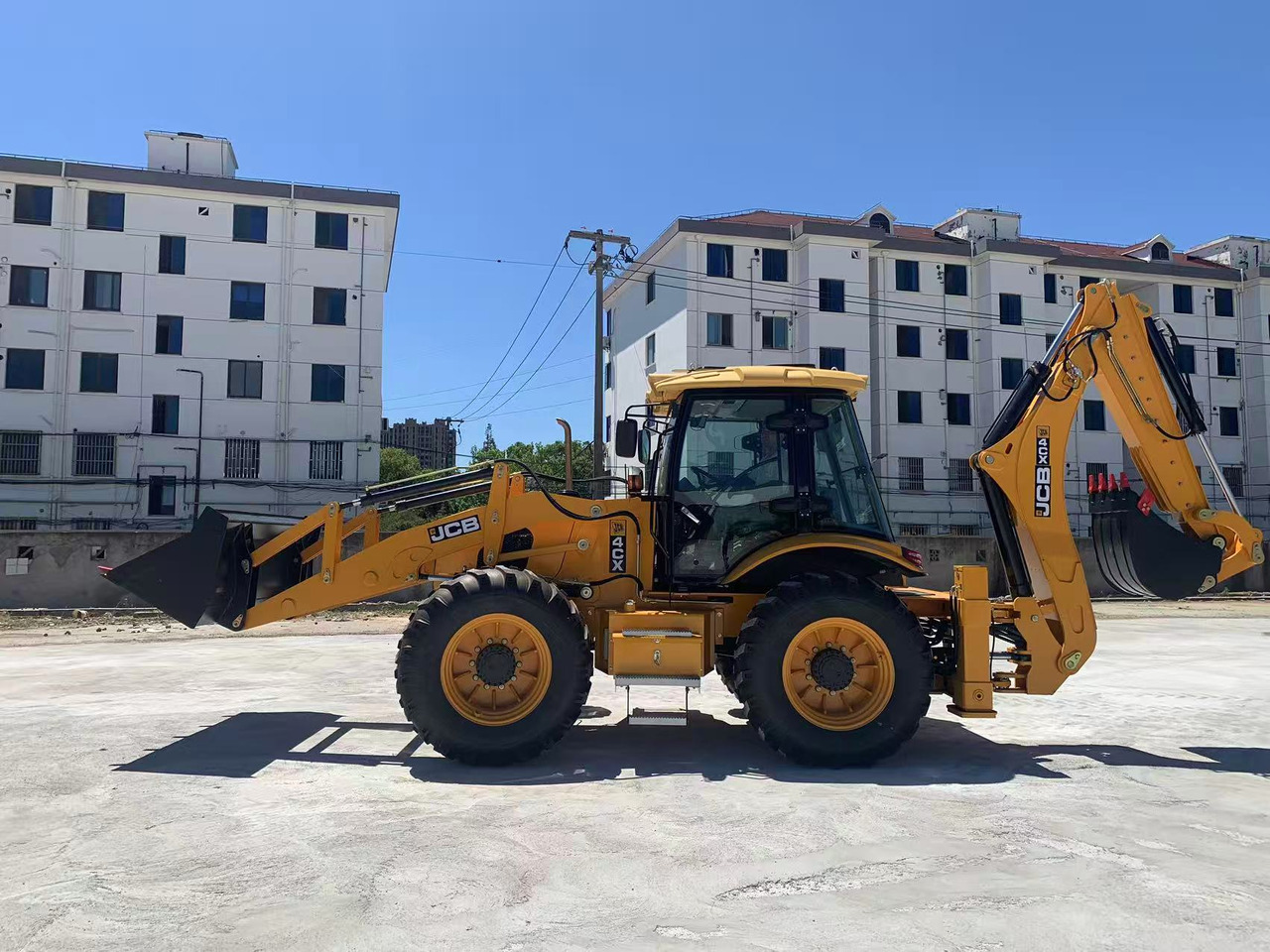 JCB Backhoe Loader 4CX, 4DX Good Price on Sale - جرافة حفار: صورة 1 JCB Backhoe Loader 4CX, 4DX Good Price on Sale - جرافة حفار: صورة 1