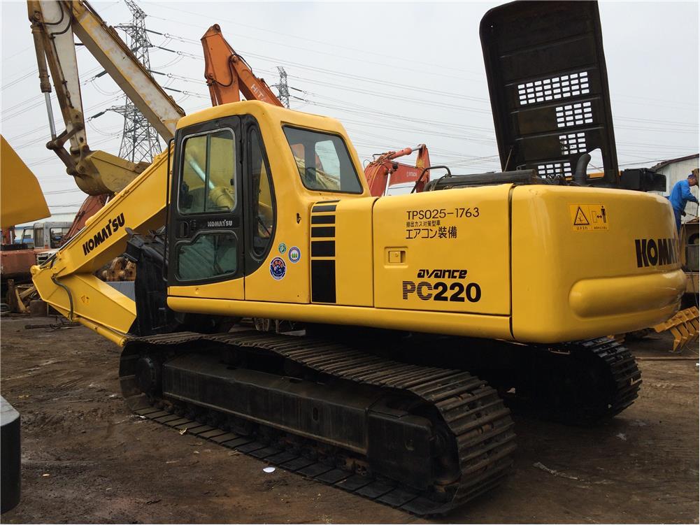 KOMATSU hydraulic excavator 22 ton excavator Komatsu PC220-6, PC220-7, PC220-8 - حفار زحاف: صورة 1 KOMATSU hydraulic excavator 22 ton excavator Komatsu PC220-6, PC220-7, PC220-8 - حفار زحاف: صورة 1
