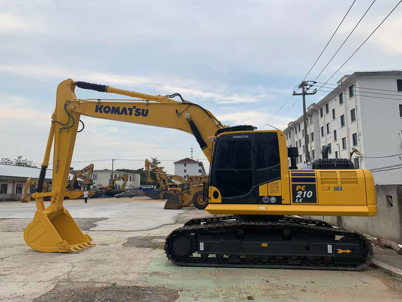 Komatsu Crawler Excavator PC210, PC200 Good Price Japan Excavator - حفار زحاف: صورة 3 Komatsu Crawler Excavator PC210, PC200 Good Price Japan Excavator - حفار زحاف: صورة 3