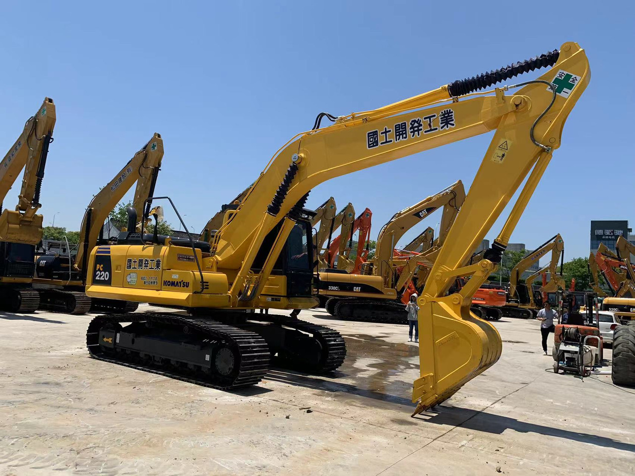 Komatsu Excavator PC220 Good Condition 22 ton Digger - حفار زحاف: صورة 3 Komatsu Excavator PC220 Good Condition 22 ton Digger - حفار زحاف: صورة 3