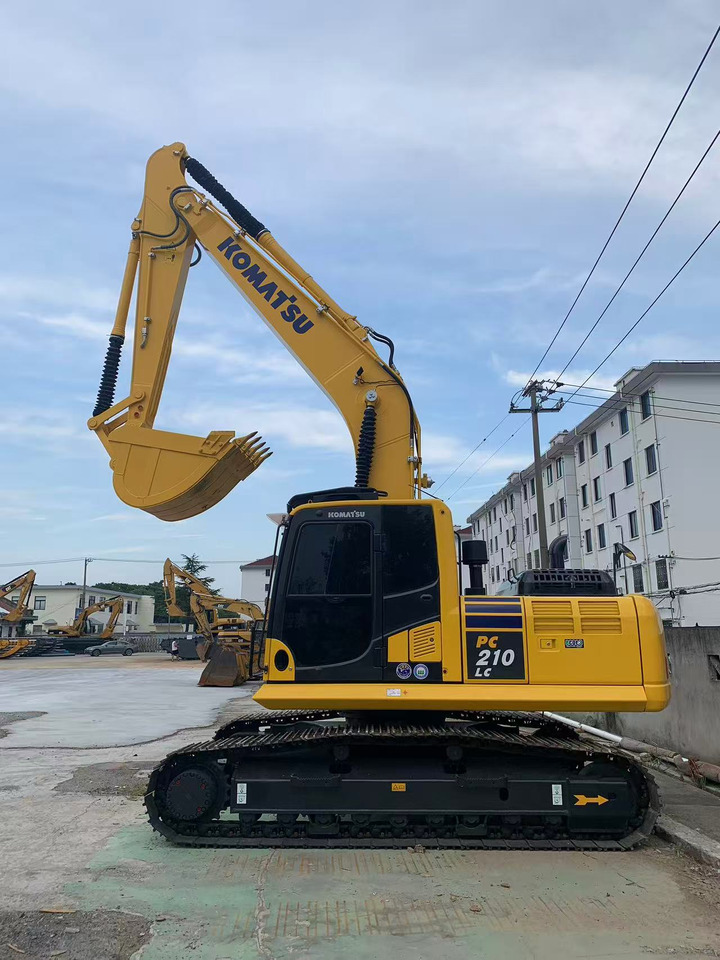 Komatsu Excavator Secondhand Machine Komatsu PC210 for PNG - حفار زحاف: صورة 1 Komatsu Excavator Secondhand Machine Komatsu PC210 for PNG - حفار زحاف: صورة 1