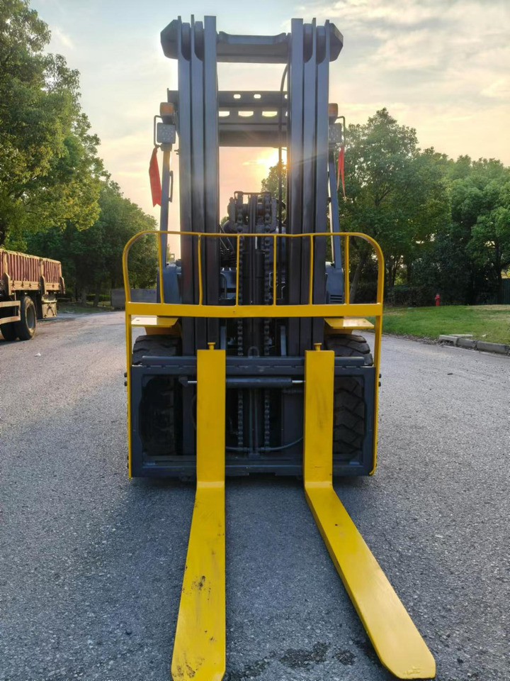 Komatsu Forklift 3 ton Capacity FD30-15, FD30-16, FD30-17 - رافعة شوكية ديزل: صورة 4 Komatsu Forklift 3 ton Capacity FD30-15, FD30-16, FD30-17 - رافعة شوكية ديزل: صورة 4