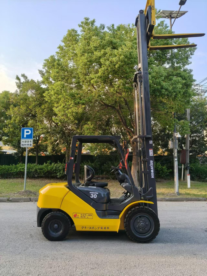 Komatsu Forklift 3 ton Capacity FD30-15, FD30-16, FD30-17 - رافعة شوكية ديزل: صورة 1 Komatsu Forklift 3 ton Capacity FD30-15, FD30-16, FD30-17 - رافعة شوكية ديزل: صورة 1
