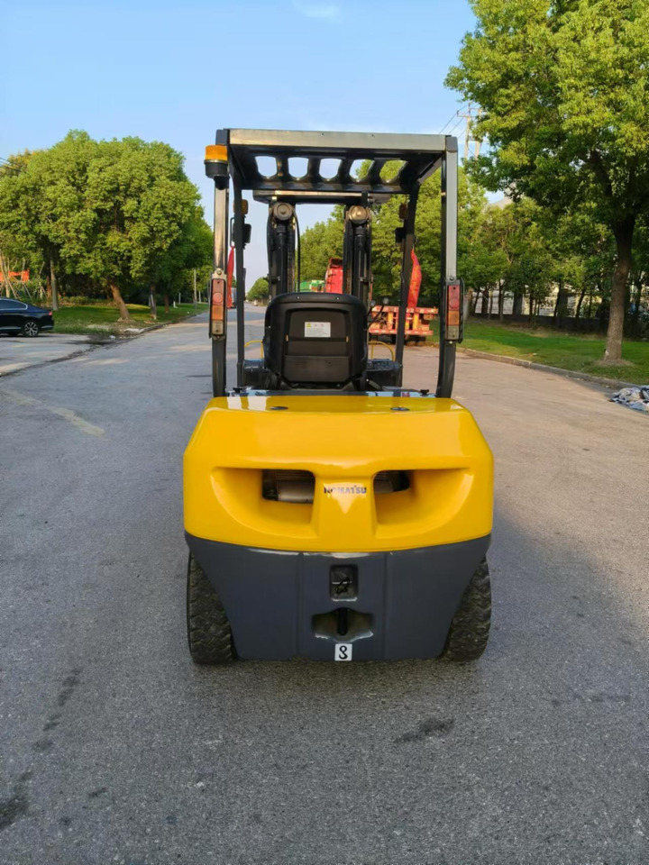 Komatsu Forklift 3 ton Capacity FD30-15, FD30-16, FD30-17 - رافعة شوكية ديزل: صورة 5 Komatsu Forklift 3 ton Capacity FD30-15, FD30-16, FD30-17 - رافعة شوكية ديزل: صورة 5