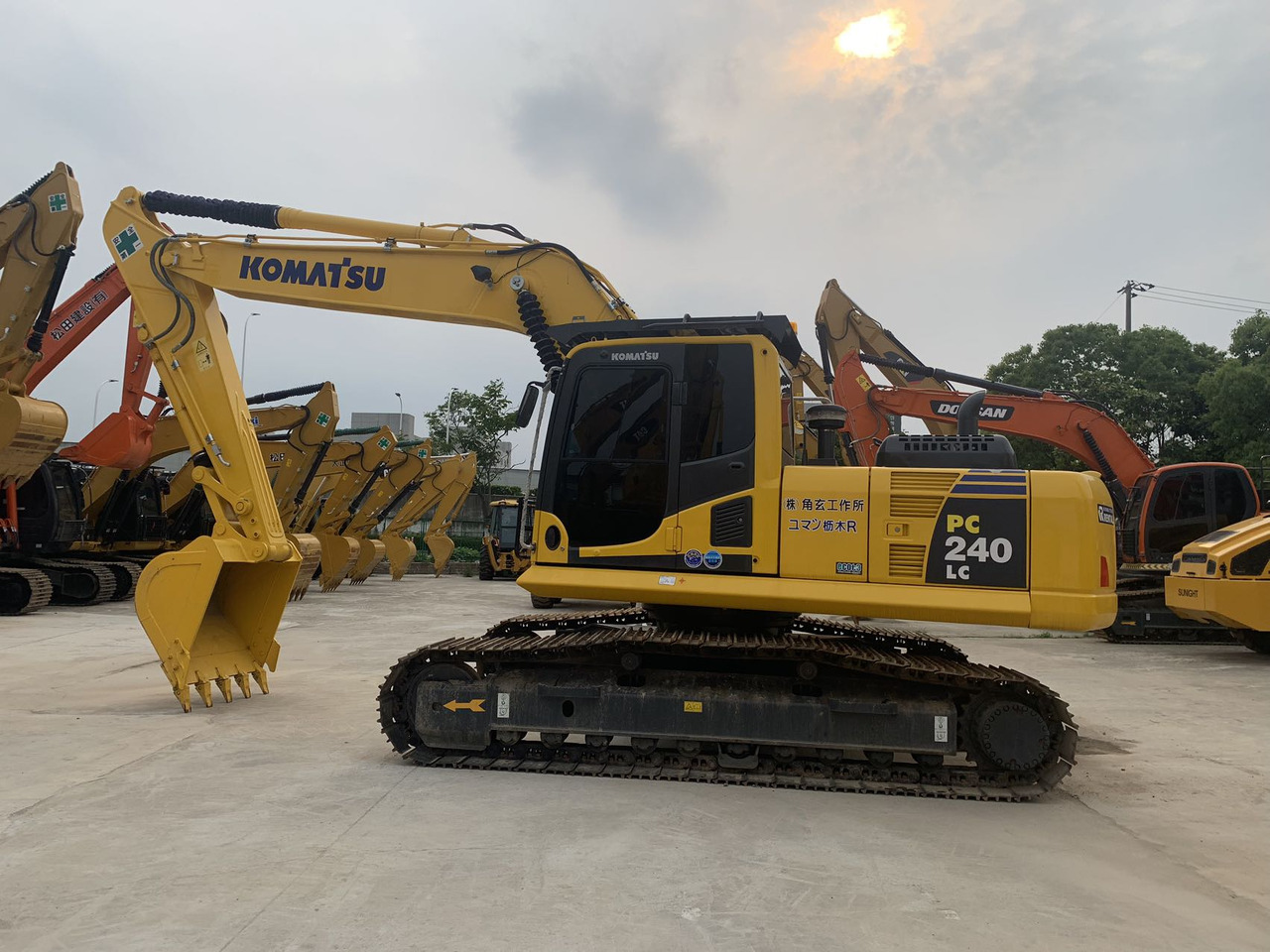 Komatsu PC240, PC220 Secondhand Excavator Good Price - حفار زحاف: صورة 4 Komatsu PC240, PC220 Secondhand Excavator Good Price - حفار زحاف: صورة 4