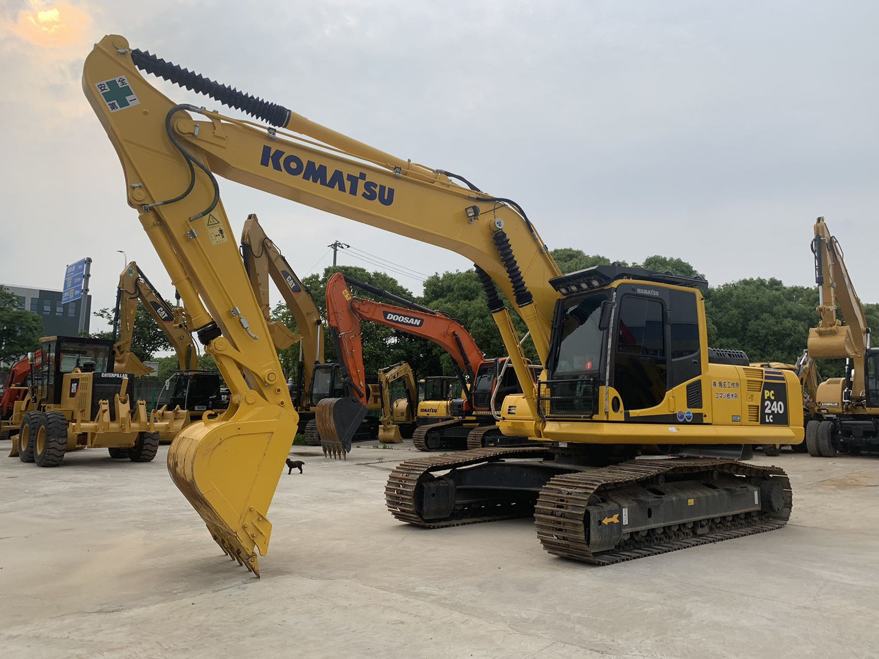Komatsu PC240, PC220 Secondhand Excavator Good Price - حفار زحاف: صورة 3 Komatsu PC240, PC220 Secondhand Excavator Good Price - حفار زحاف: صورة 3