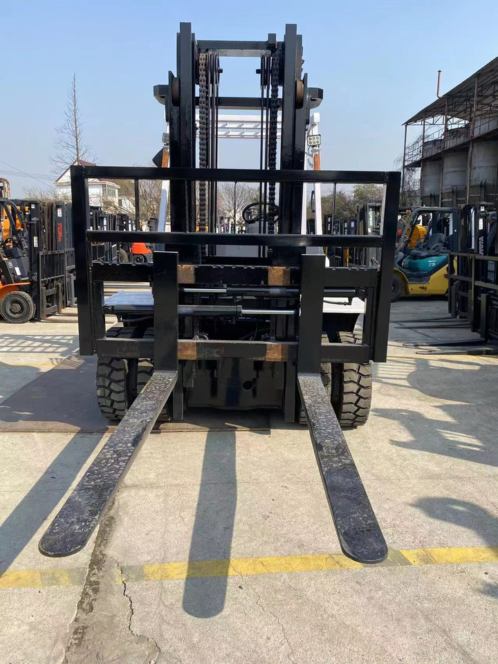 TCM 7 ton Diesel Forklift Used Condition FD70 Forklift Truck - رافعة شوكية ديزل: صورة 5 TCM 7 ton Diesel Forklift Used Condition FD70 Forklift Truck - رافعة شوكية ديزل: صورة 5