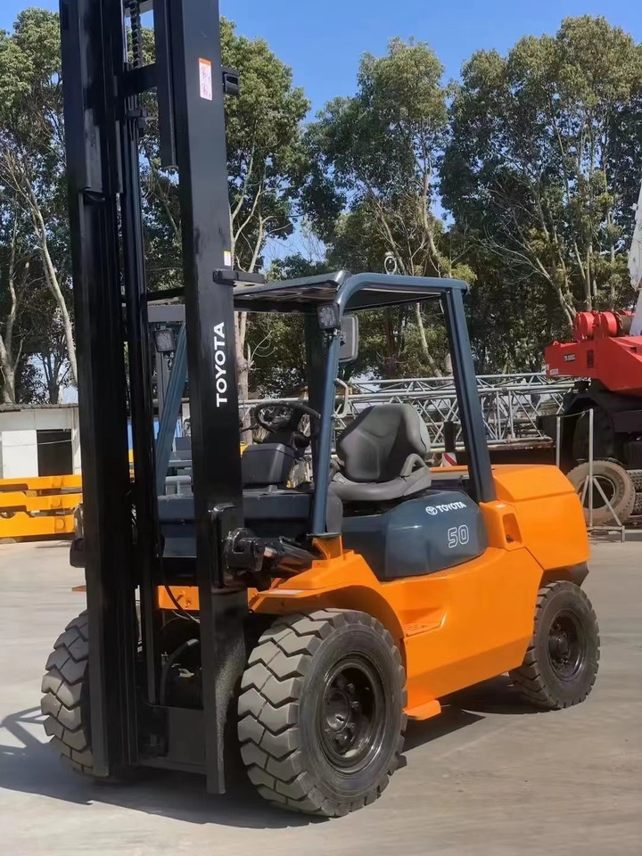 Toyota 5 ton Forklift Good Price FD50 with Side Shifter - رافعة شوكية ديزل: صورة 4 Toyota 5 ton Forklift Good Price FD50 with Side Shifter - رافعة شوكية ديزل: صورة 4