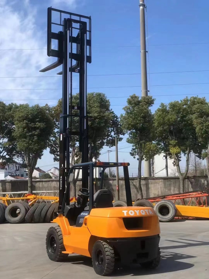 Toyota 5 ton Forklift Good Price FD50 with Side Shifter - رافعة شوكية ديزل: صورة 3 Toyota 5 ton Forklift Good Price FD50 with Side Shifter - رافعة شوكية ديزل: صورة 3