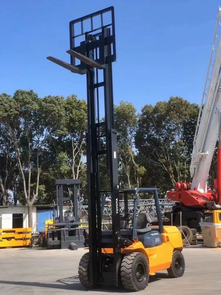 Toyota 5 ton Forklift Good Price FD50 with Side Shifter - رافعة شوكية ديزل: صورة 2 Toyota 5 ton Forklift Good Price FD50 with Side Shifter - رافعة شوكية ديزل: صورة 2