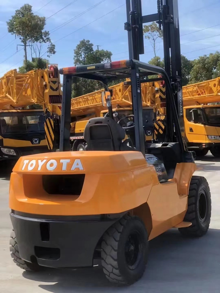 Toyota 5 ton Forklift Good Price FD50 with Side Shifter - رافعة شوكية ديزل: صورة 5 Toyota 5 ton Forklift Good Price FD50 with Side Shifter - رافعة شوكية ديزل: صورة 5