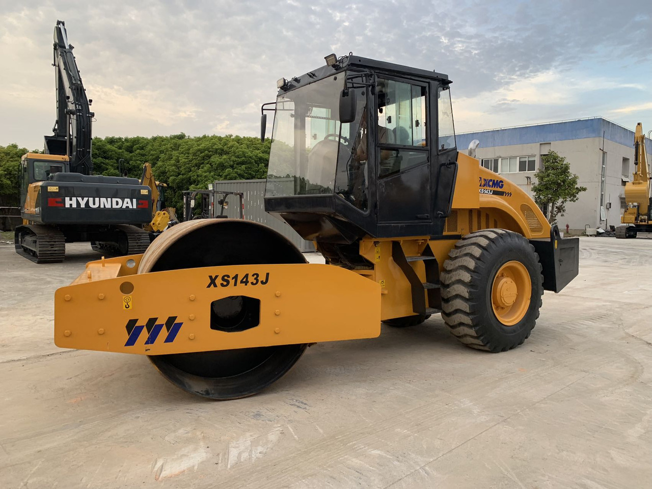 XCMG XS143J Vibratory Road roller Secondhand Condition - مدحلة اسفلت: صورة 2 XCMG XS143J Vibratory Road roller Secondhand Condition - مدحلة اسفلت: صورة 2