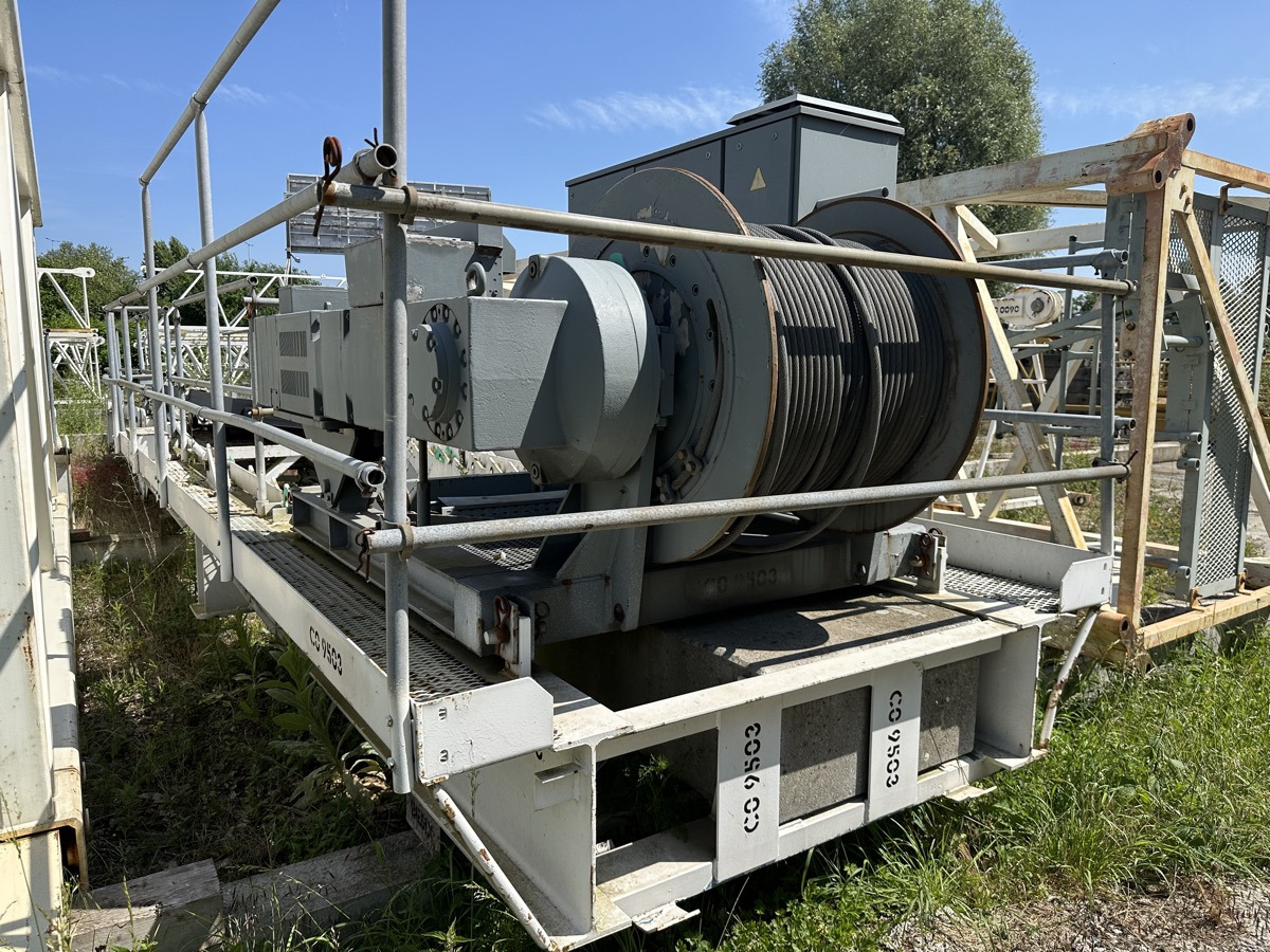 LIEBHERR 280 EC-H 12 Litronic slewing part - رافعة: صورة 2 LIEBHERR 280 EC-H 12 Litronic slewing part - رافعة: صورة 2