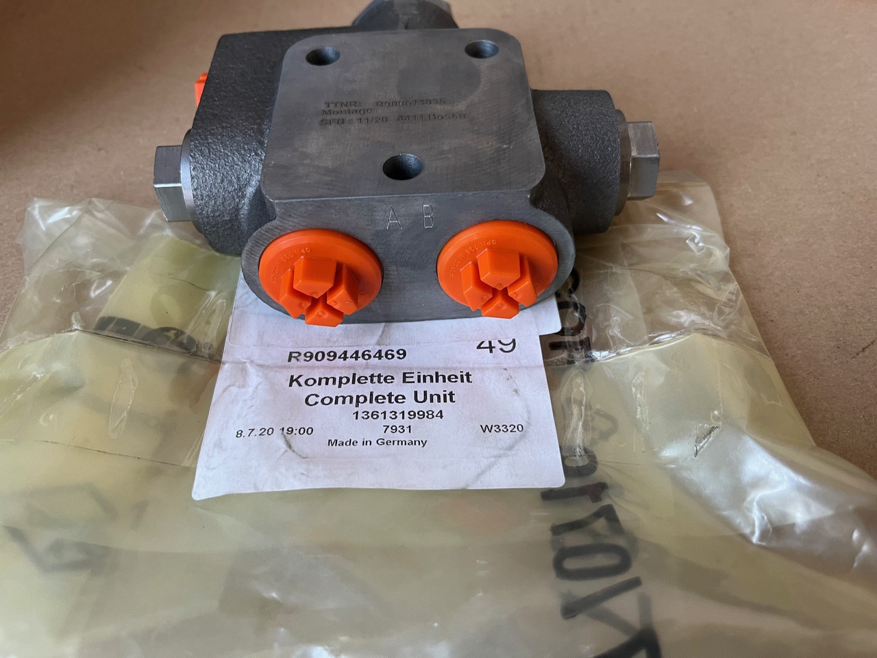 REXROTH R909446469 Flushing & Boost valve - قطع غيار - حفارة: صورة 1 REXROTH R909446469 Flushing & Boost valve - قطع غيار - حفارة: صورة 1