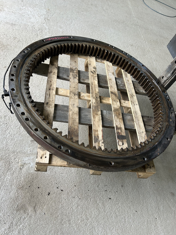 Komatsu PC240 - محمل الدوران - حفارة: صورة 1 Komatsu PC240 - محمل الدوران - حفارة: صورة 1