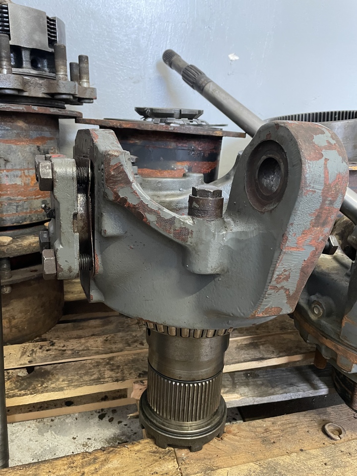 LIEBHERR A900C - مفصل التوجيه - حفارة دولاب: صورة 1 LIEBHERR A900C - مفصل التوجيه - حفارة دولاب: صورة 1