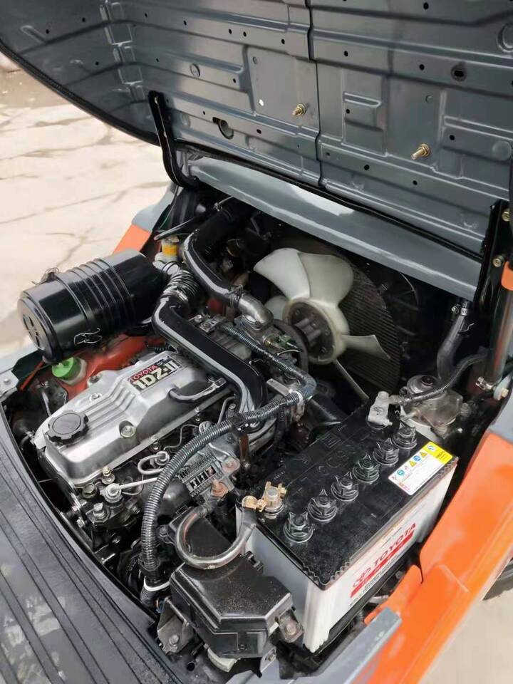 رافعة شوكية Toyota 8FD30: صورة 6