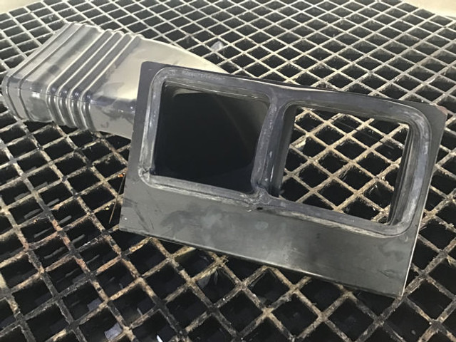 Liebherr Air Duct - جزء تكييف الهواء: صورة 1 Liebherr Air Duct - جزء تكييف الهواء: صورة 1