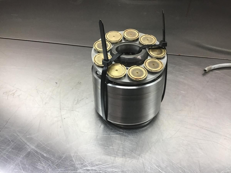 Liebherr Cilinder - اسطوانة هيدروليكية: صورة 1 Liebherr Cilinder - اسطوانة هيدروليكية: صورة 1