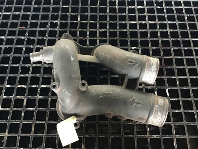 Liebherr Coolant pipe bend - جزء تكييف الهواء: صورة 2 Liebherr Coolant pipe bend - جزء تكييف الهواء: صورة 2