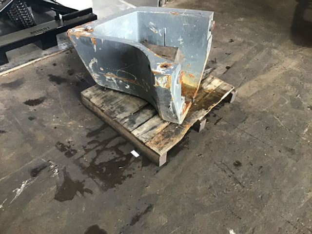 Liebherr Counterweight Left - الوزن المعاكس - الآلات الزراعية: صورة 4 Liebherr Counterweight Left - الوزن المعاكس - الآلات الزراعية: صورة 4