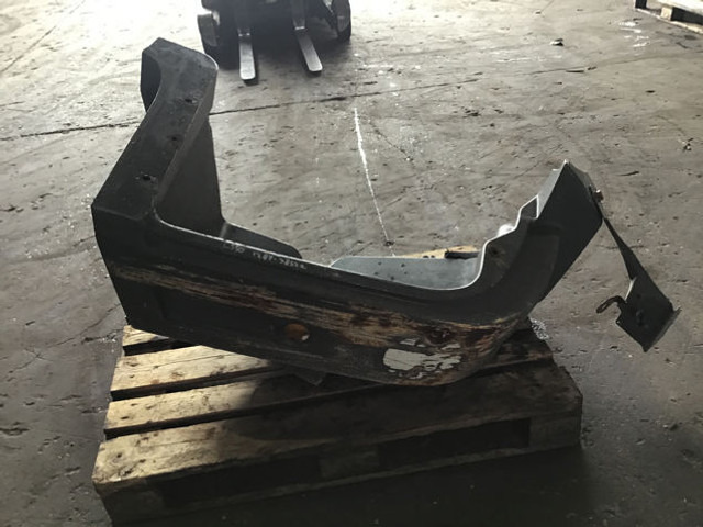 Liebherr Counterweight Left - الوزن المعاكس - الآلات الزراعية: صورة 2 Liebherr Counterweight Left - الوزن المعاكس - الآلات الزراعية: صورة 2