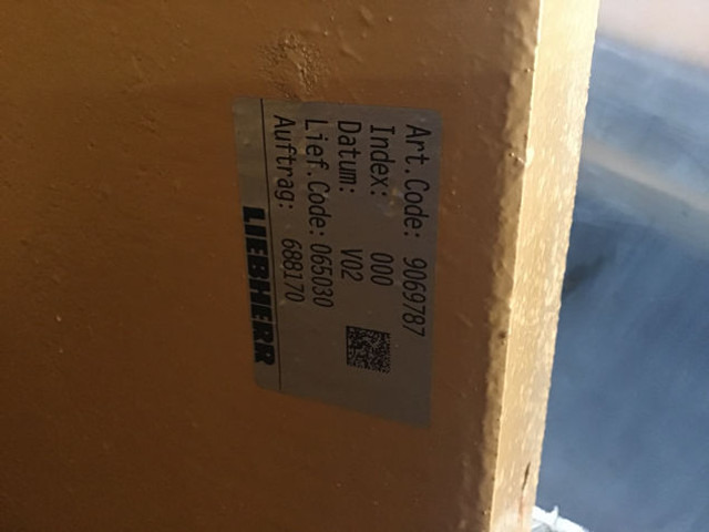 Liebherr Counterweight Left - الوزن المعاكس - آلات البناء: صورة 3 Liebherr Counterweight Left - الوزن المعاكس - آلات البناء: صورة 3