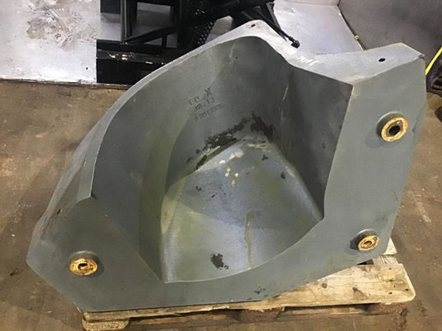 Liebherr Counterweight Left - الوزن المعاكس - الآلات الزراعية: صورة 2 Liebherr Counterweight Left - الوزن المعاكس - الآلات الزراعية: صورة 2