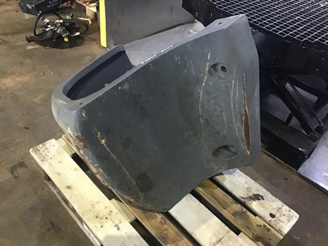 Liebherr Counterweight Right - الوزن المعاكس - آلات البناء: صورة 1 Liebherr Counterweight Right - الوزن المعاكس - آلات البناء: صورة 1