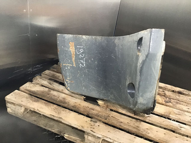 Liebherr Counterweight Right - الوزن المعاكس - الآلات الزراعية: صورة 5 Liebherr Counterweight Right - الوزن المعاكس - الآلات الزراعية: صورة 5