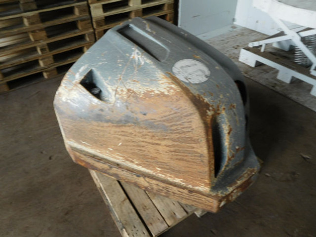 Liebherr Counterweight - الوزن المعاكس - آلات البناء: صورة 1 Liebherr Counterweight - الوزن المعاكس - آلات البناء: صورة 1