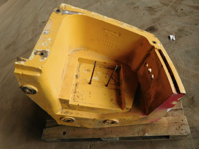 Liebherr Counterweight - الوزن المعاكس - الآلات الزراعية: صورة 1 Liebherr Counterweight - الوزن المعاكس - الآلات الزراعية: صورة 1