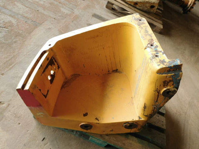 Liebherr Counterweight - الوزن المعاكس - الآلات الزراعية: صورة 1 Liebherr Counterweight - الوزن المعاكس - الآلات الزراعية: صورة 1