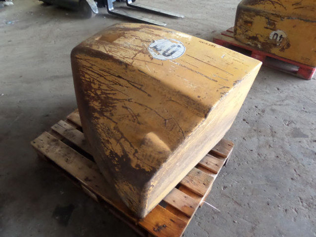 Liebherr Counterweight - الوزن المعاكس - آلات البناء: صورة 1 Liebherr Counterweight - الوزن المعاكس - آلات البناء: صورة 1