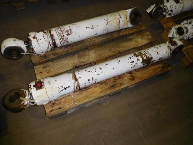 Liebherr Cylinder - اسطوانة هيدروليكية: صورة 1 Liebherr Cylinder - اسطوانة هيدروليكية: صورة 1