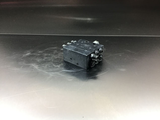 نظام الهيدروليك Liebherr Distribution block: صورة 9