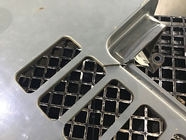 Liebherr Engine Hood Small - غطاء محرك المركبة: صورة 2 Liebherr Engine Hood Small - غطاء محرك المركبة: صورة 2