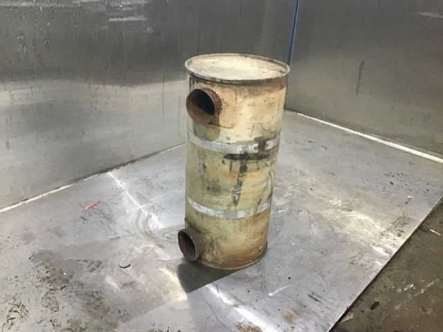 Liebherr Exhaust Silencer - كاتم الصوت: صورة 3 Liebherr Exhaust Silencer - كاتم الصوت: صورة 3