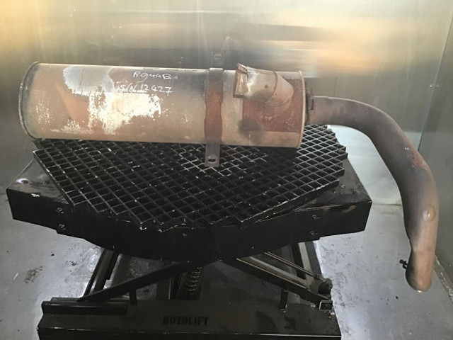 Liebherr Exhaust Silencer - كاتم الصوت: صورة 1 Liebherr Exhaust Silencer - كاتم الصوت: صورة 1